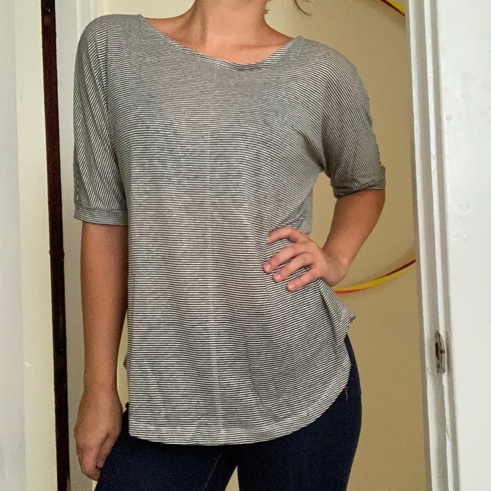 ✨3/$20✨ Loft Linen Tee